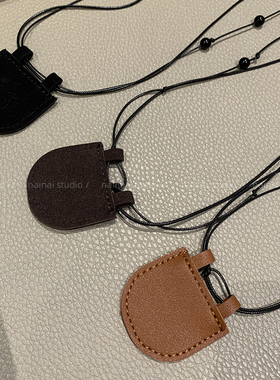 挂脖迷你小包~2024早秋毛衣链凹造型极简穿搭设计感月牙包项链女