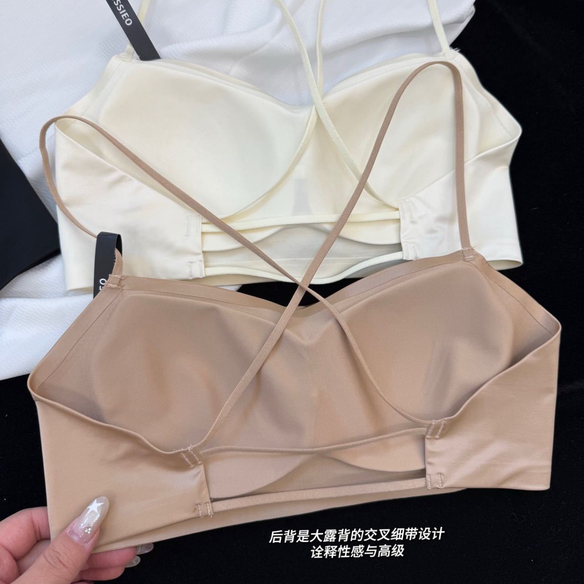 希维尔的秘密3509无痕轻奢缎面裹胸细腻亲肤固定杯镂空交叉美背女