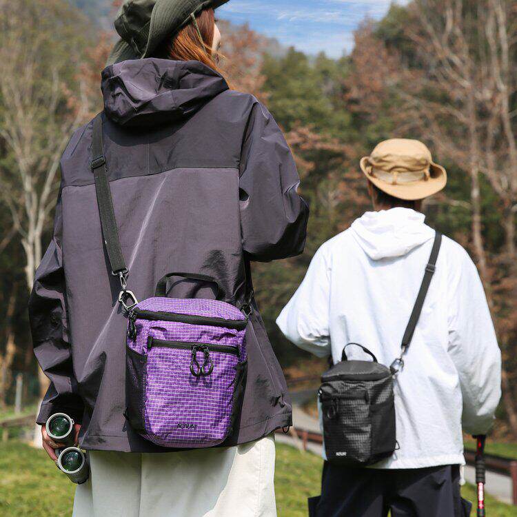 户外机能风斜挎包男防水轻便休闲格子单肩包大容量户外运动拓展包