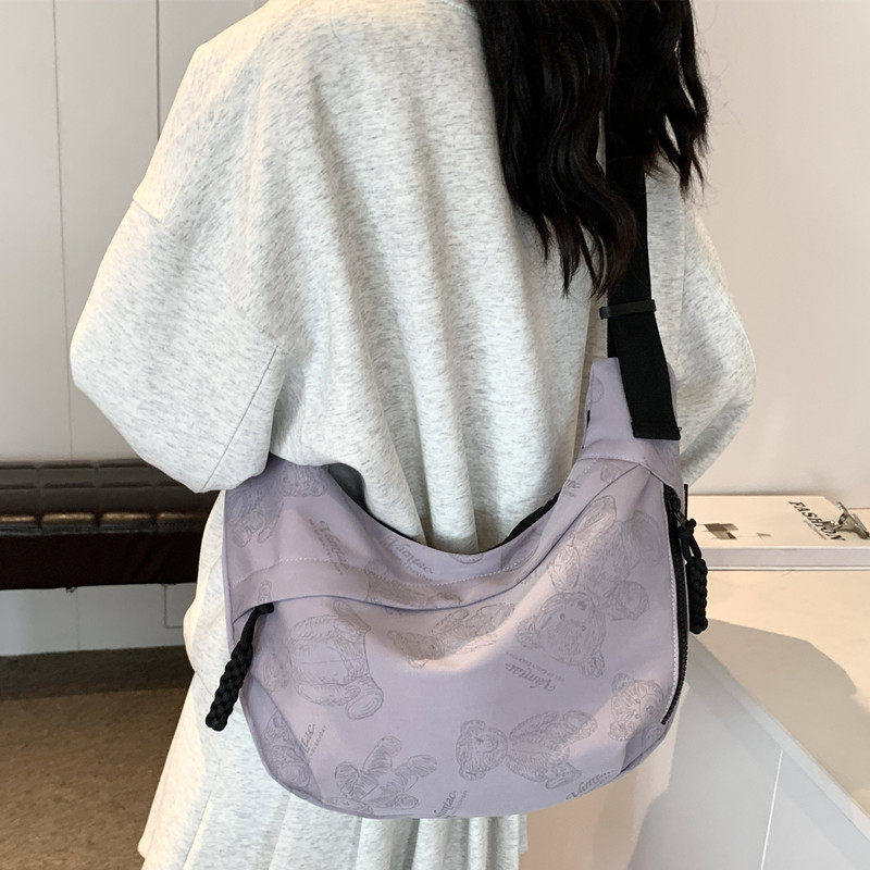 大容量帆布包百搭小众设计感斜挎包女大学生上课单肩包通勤饺子包