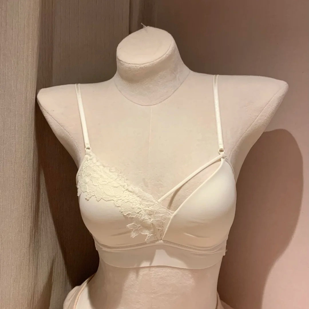 法式蕾丝内衣女小胸聚拢收副乳防下垂薄款无钢圈性感V型文胸套装