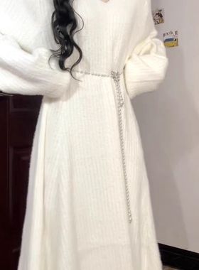 水貂绒长款白色v领内搭打底针织毛衣连衣裙子女早秋冬长款毛衣裙
