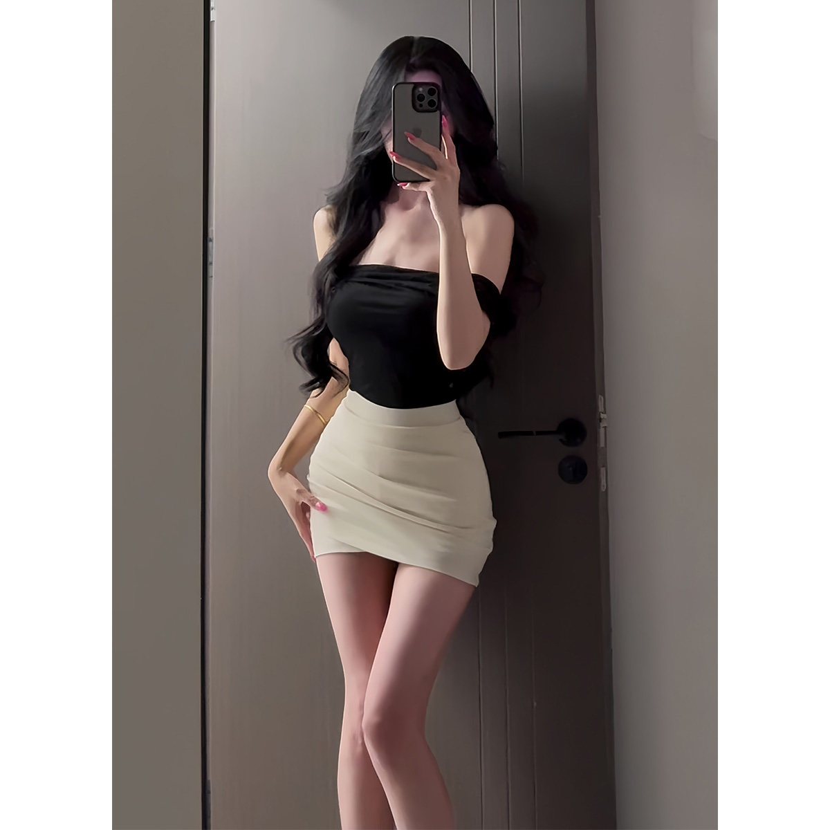 纯欲风凸显身材辣妹穿搭