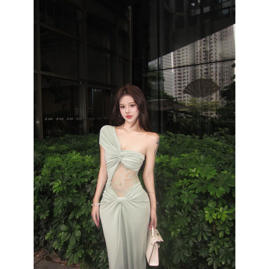 扭结斜肩洋装女装夏季辣