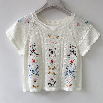 Crew Neck Embroidered Floral T-Shirt2022夏圆领刺绣花卉 T 恤