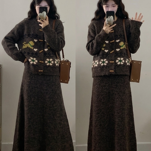 大码女装套装秋冬季费尔岛卡通提花毛衣外套同色系半身长裙两件套