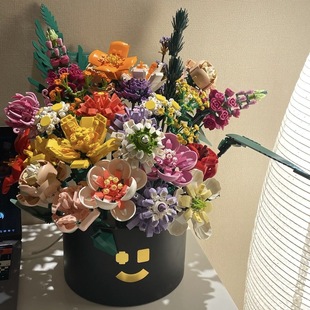 积木花束抱抱桶玫瑰纪念生日送男女朋友女孩毕业七夕礼物2025新款