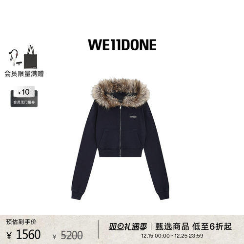 短款拉链外套，饰有毛皮兜帽