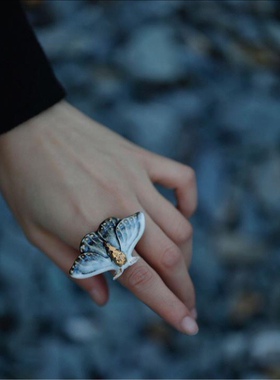 超美腻文艺氛围飞蛾陶瓷戒指可调节