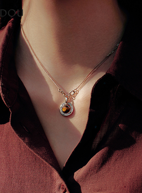 阿吉豆AJIDOU项链女款商场同款自然而然系列虎眼石女士吊坠短复链