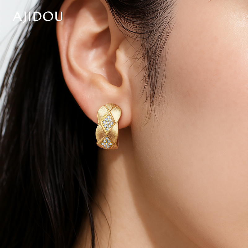 阿吉豆AJIDOU女款金色格纹复古摩登耳环耳钉轻奢小众合金耳圈耳扣