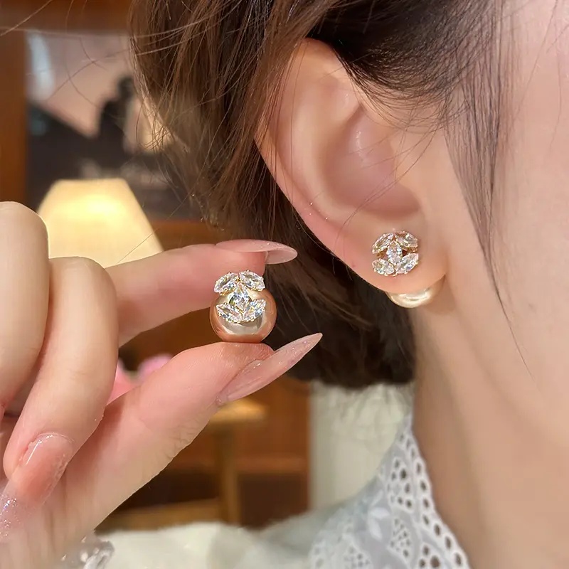 2025新款香槟色锆石字母珍珠耳钉