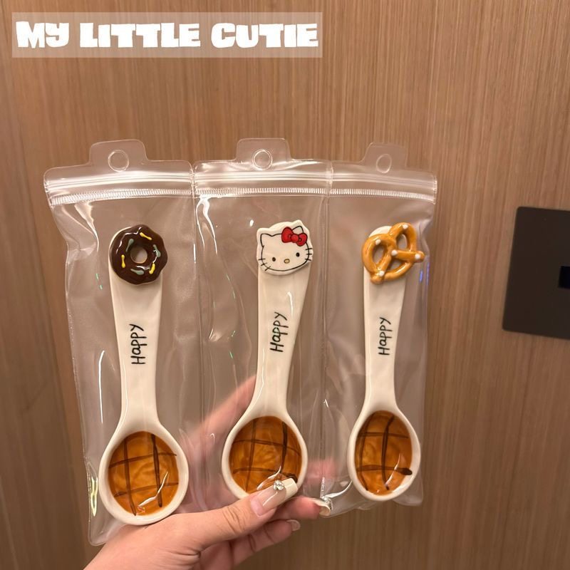 可爱kitty碱水结面包立体釉下彩陶瓷勺麦片冰淇淋甜品蛋糕勺小勺,餐饮具,调羹/饭勺,淘宝优惠券,粉丝福利购,淘宝优惠卷
