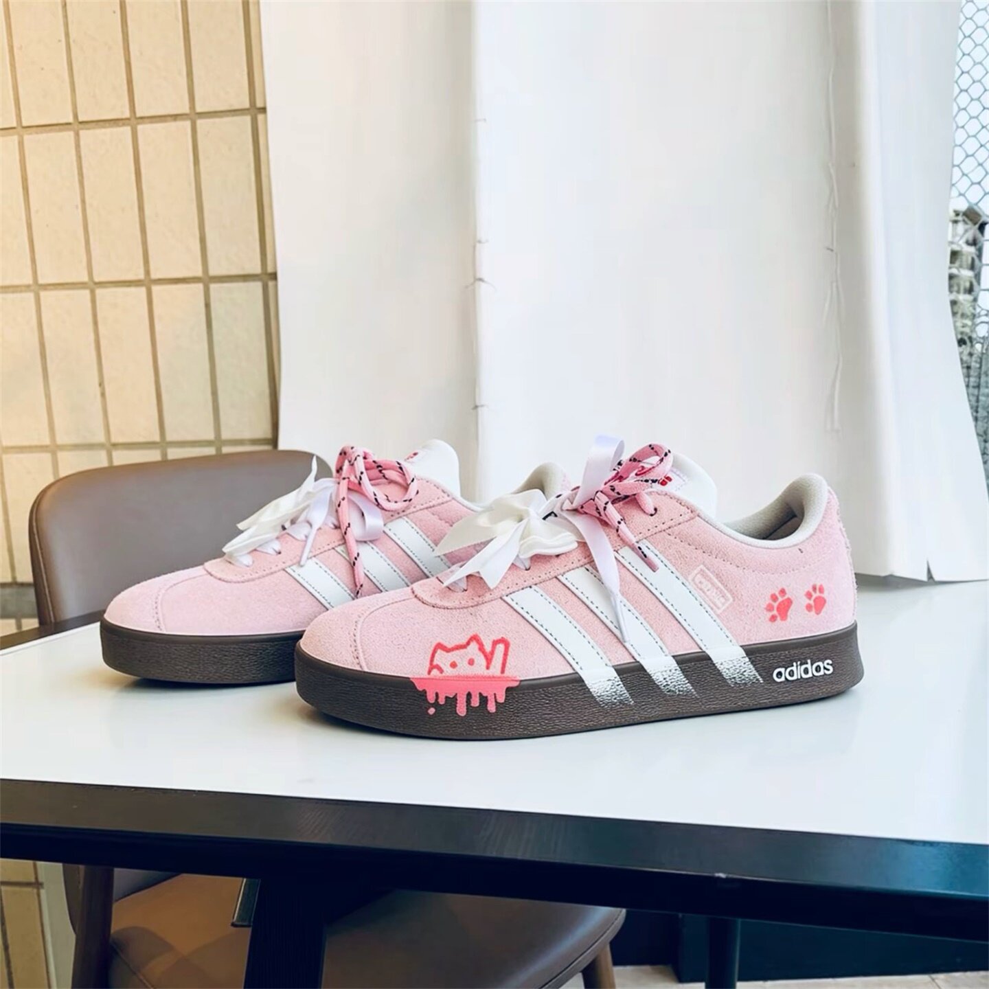 【球鞋定制】Adidas阿迪达斯男女鞋子 樱花小猫 潮流低帮休闲板鞋