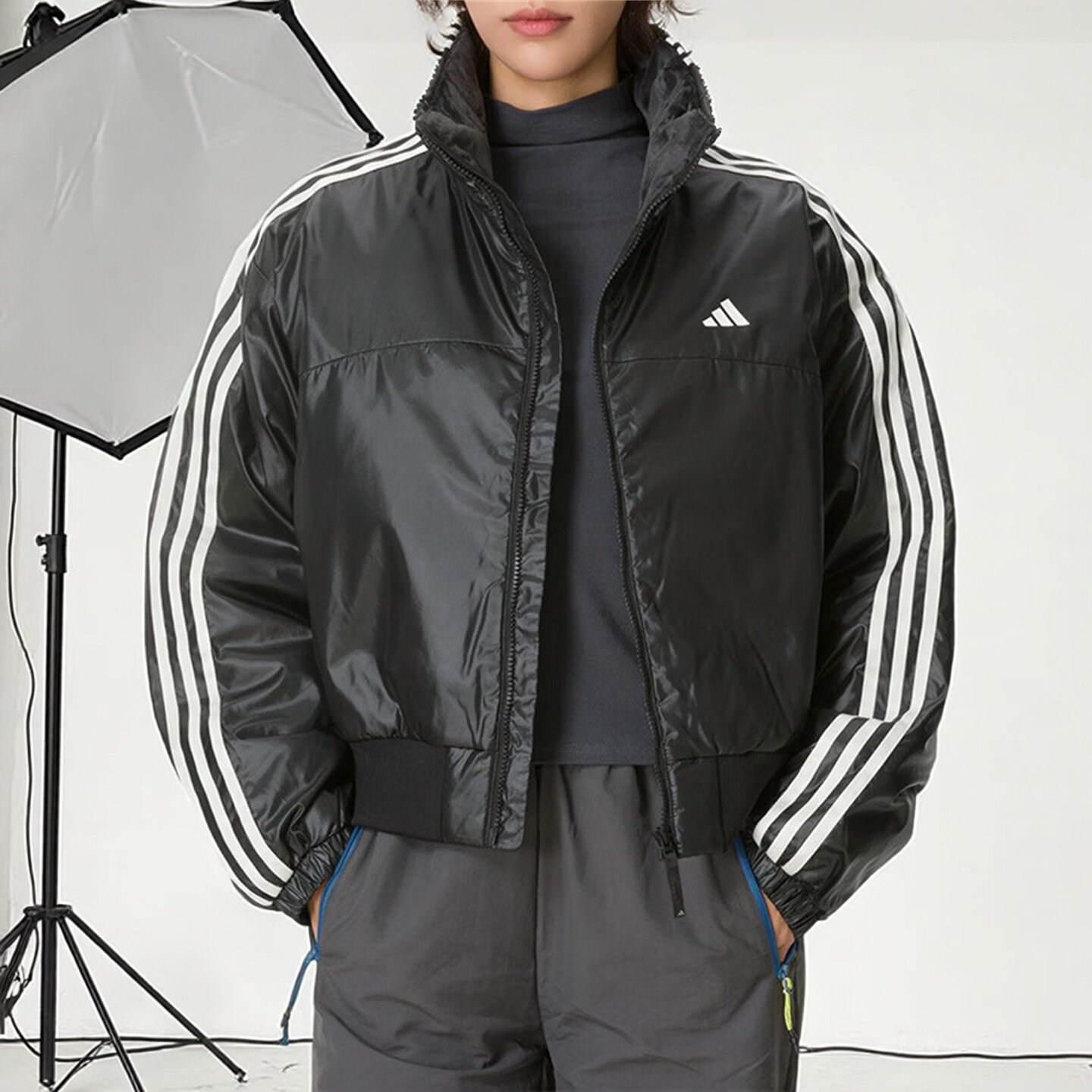 Adidas阿迪达斯女子外套2026冬季新款舒适保暖防风休闲棉服KW4746