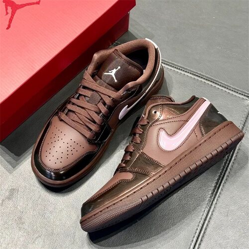 Nike耐克女鞋子2026春季新款AJ JORDAN 1低帮休闲板鞋IQ9787-262