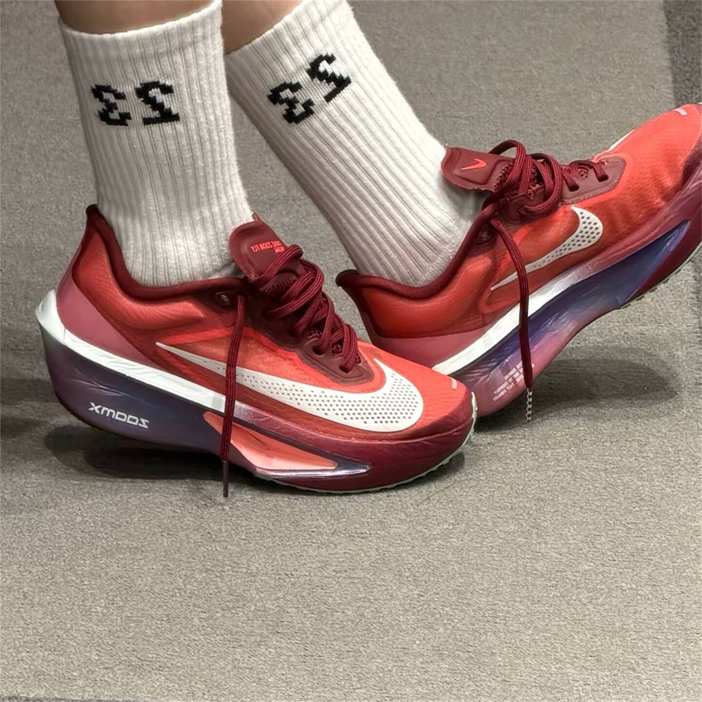 Nike耐克女款鞋子2026夏季新款软弹百搭运动低帮跑步鞋IR2313-600