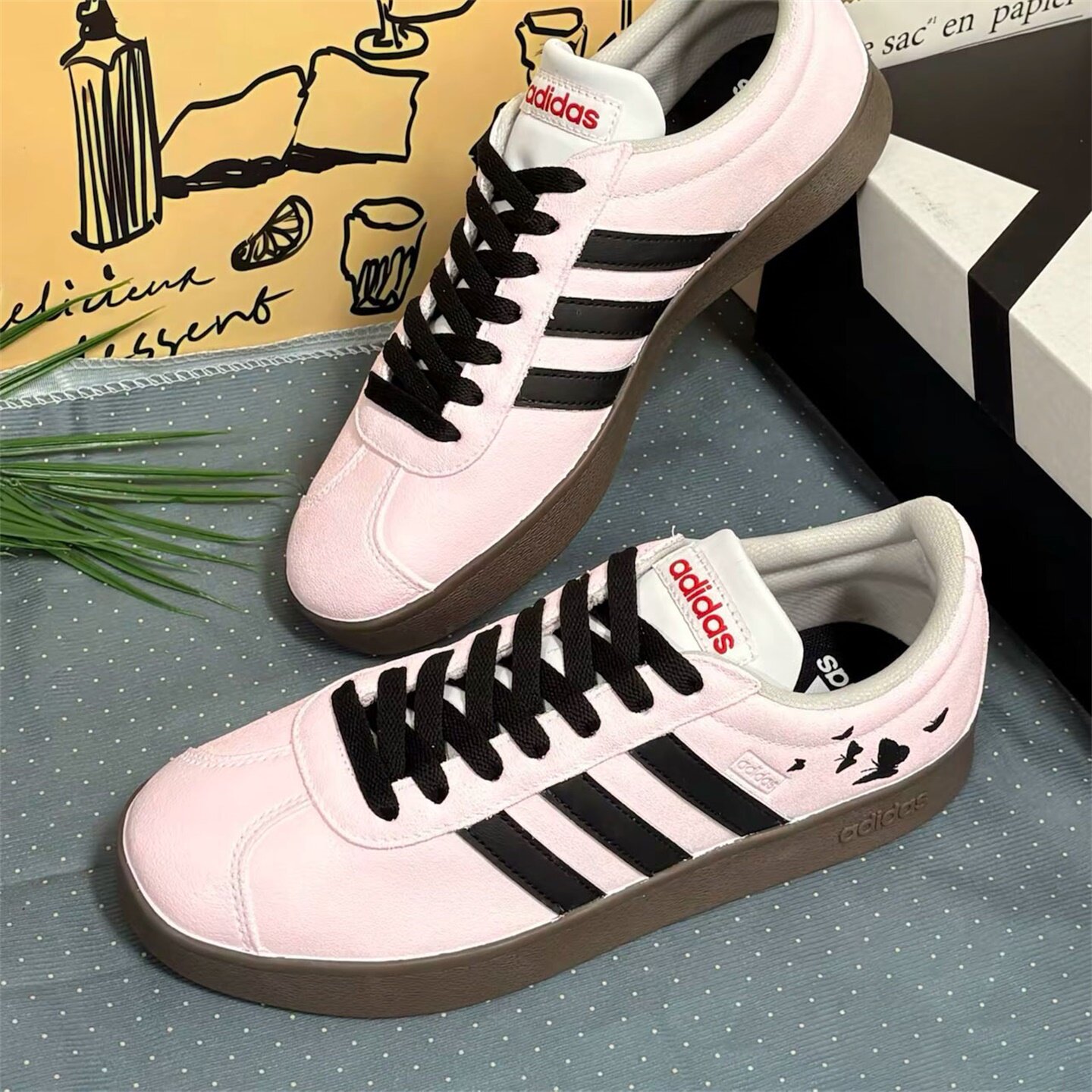 【球鞋定制】Adidas阿迪达斯男女鞋子 蝶影迷香 潮流百搭低帮板鞋