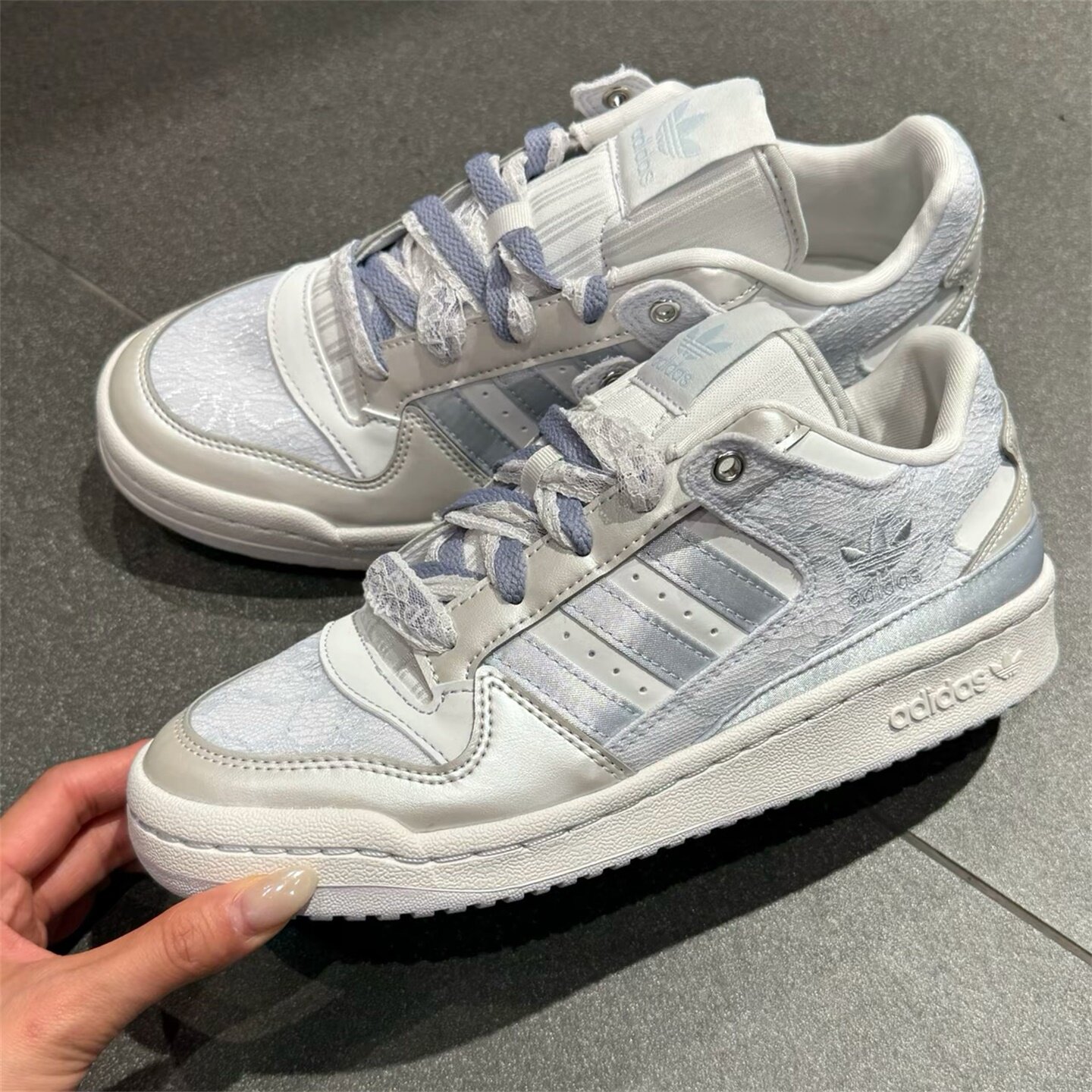 阿迪达斯三叶草男女鞋子2026夏季新款舒适百搭简约低帮板鞋KZ7548