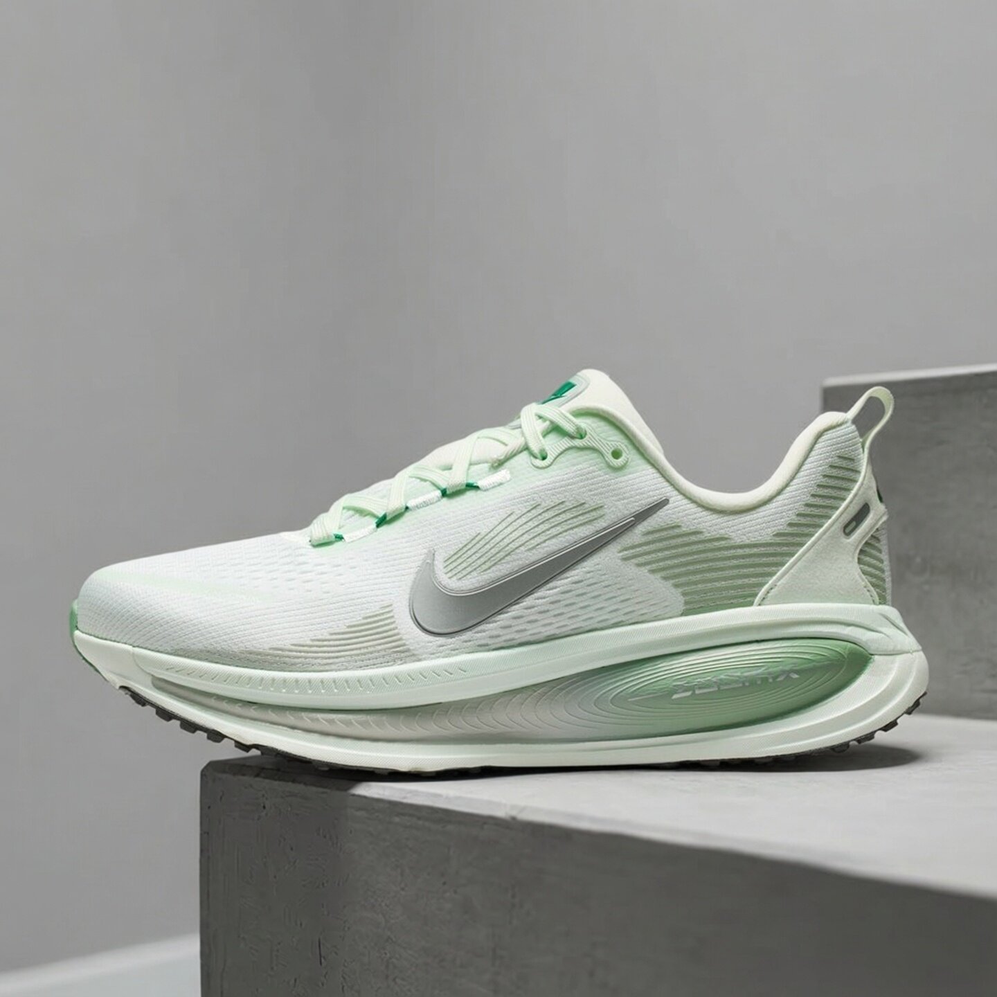 Nike耐克女鞋子2026夏季新款舒适运动软弹运动跑步鞋HM6804-300