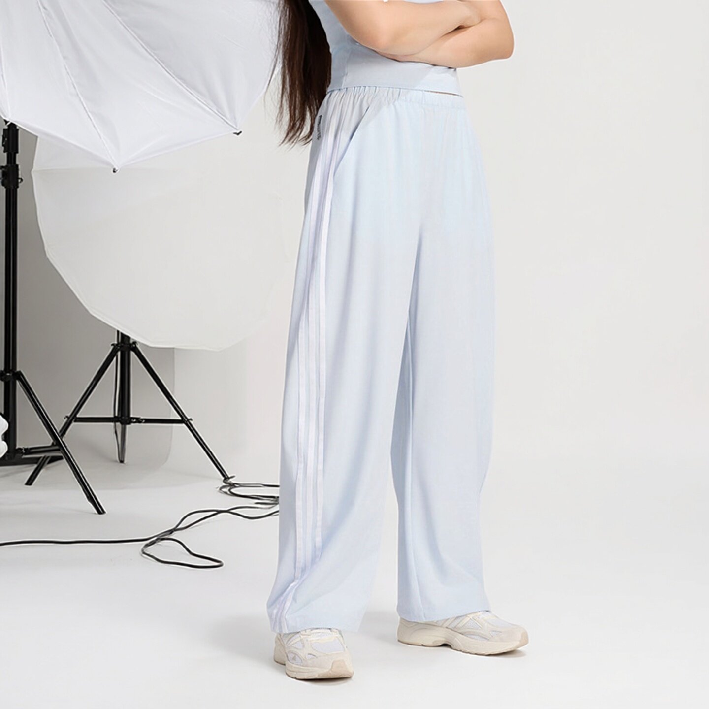Adidas阿迪达斯女款裤子2026秋季新款舒适宽松运动休闲长裤KZ4220