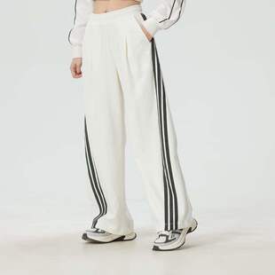 Adidas阿迪达斯女款裤子2026夏季新款舒适宽松经典三杠长裤KR7593