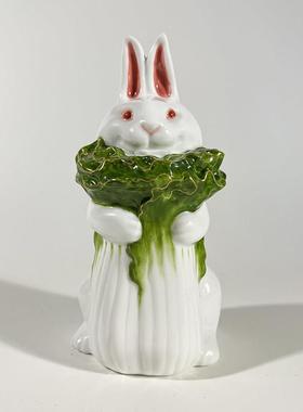 财禄满怀不仁斋釉下彩手绘拜佛兔立耳兔筷子架客厅桌面创意摆件