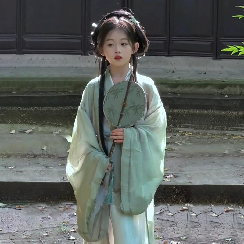 魏晋风南北朝绿色汉服女童