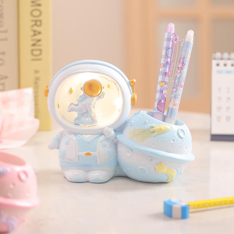 可爱宇航员笔筒小夜灯儿童男孩子生日礼物送女生闺蜜摆件学生礼物