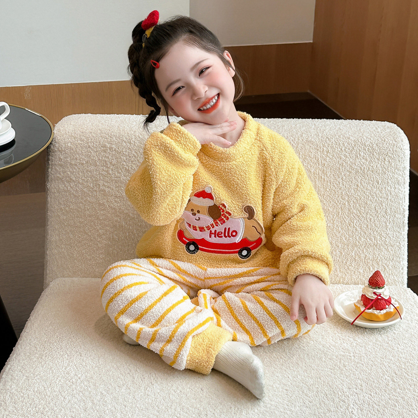女童睡衣套装秋冬季长袖法兰绒保暖女宝宝家居服条纹汽车狗珊瑚绒图片