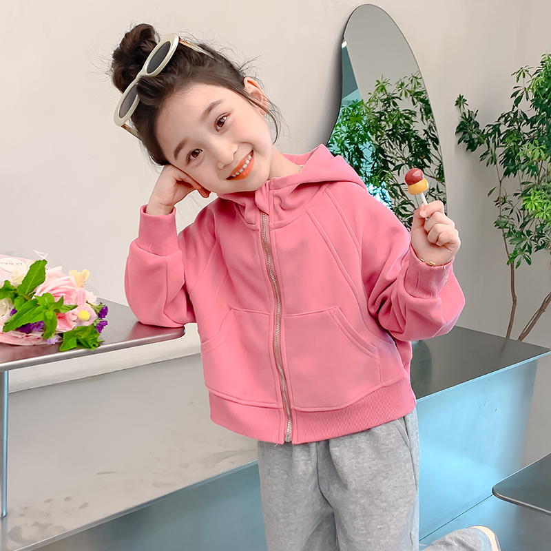 女童外套2025新款春秋字母连帽中小童女宝宝外出休闲时髦宽松款式