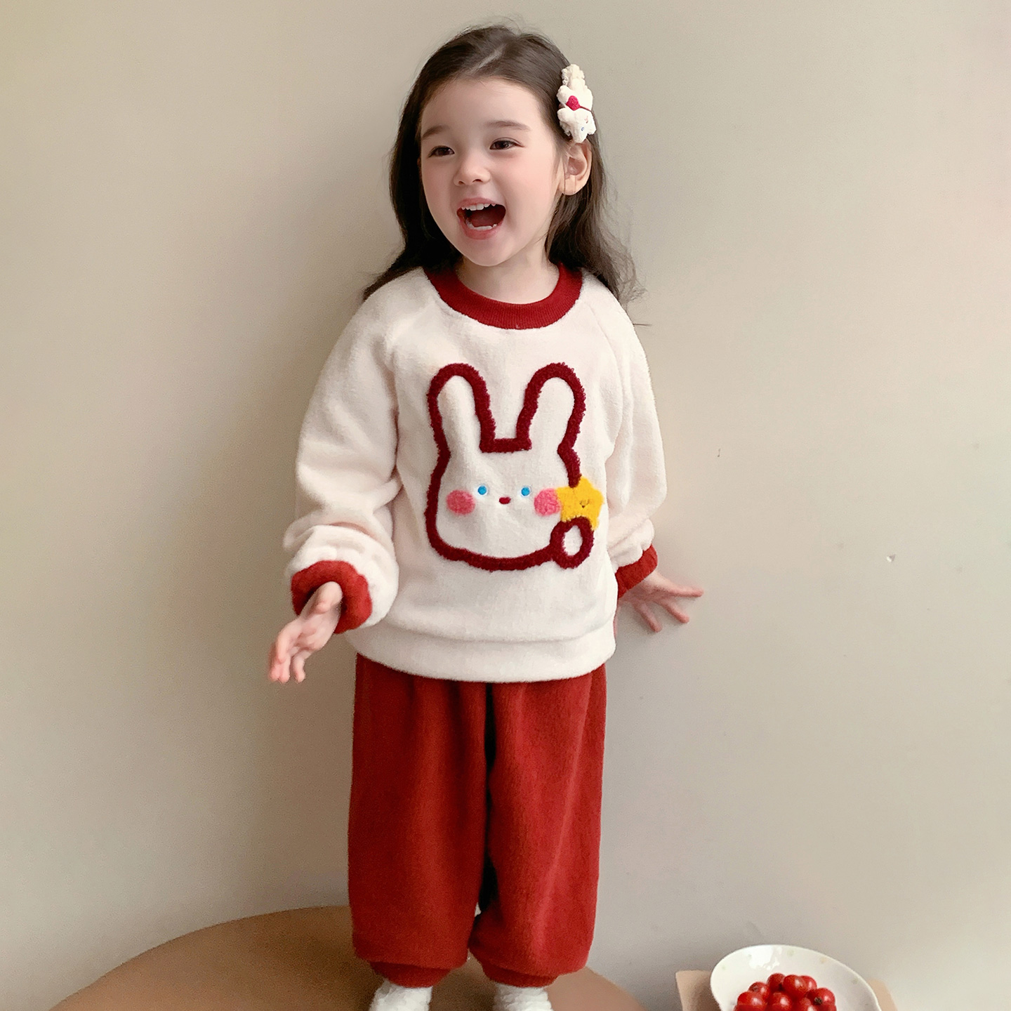 女童套装睡衣2025新款秋冬珊瑚绒儿童加厚保暖小兔子家居服法兰绒