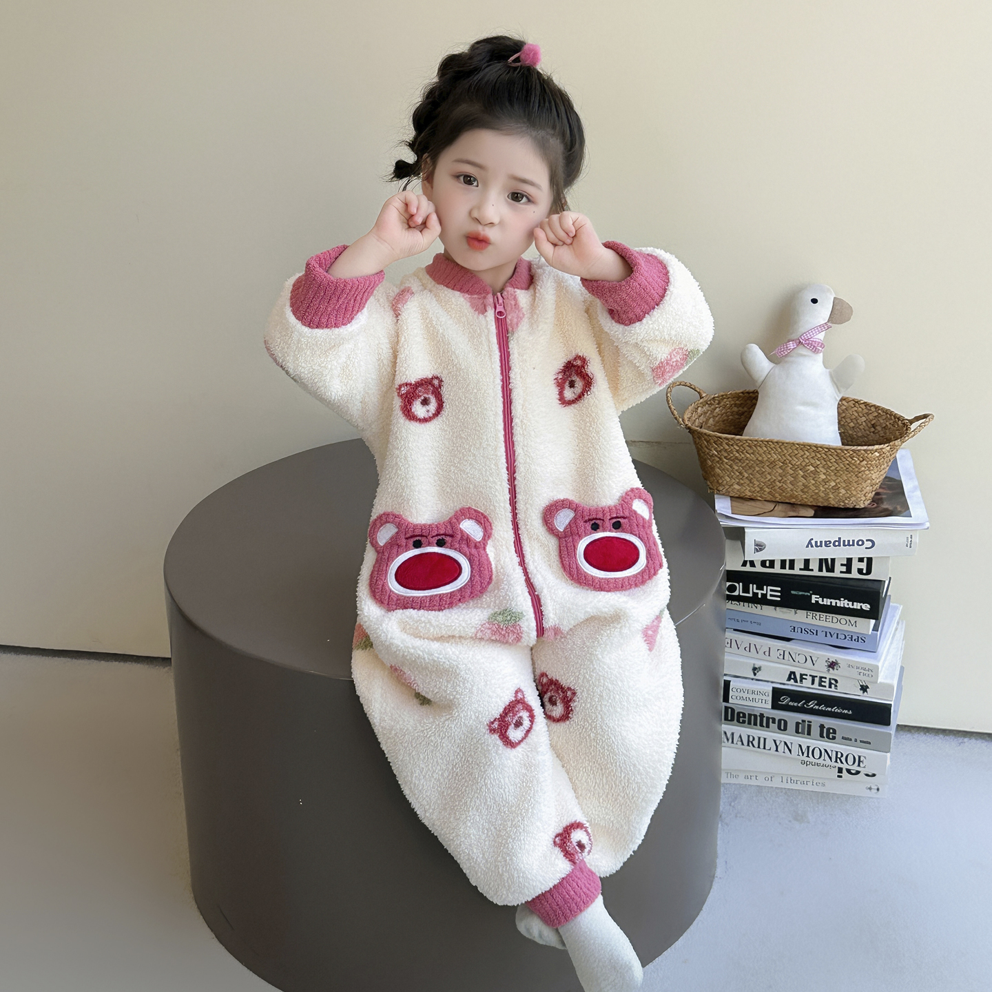 女童连体衣2025新款秋冬儿童珊瑚绒家居服法兰绒宝宝保暖睡衣睡袋