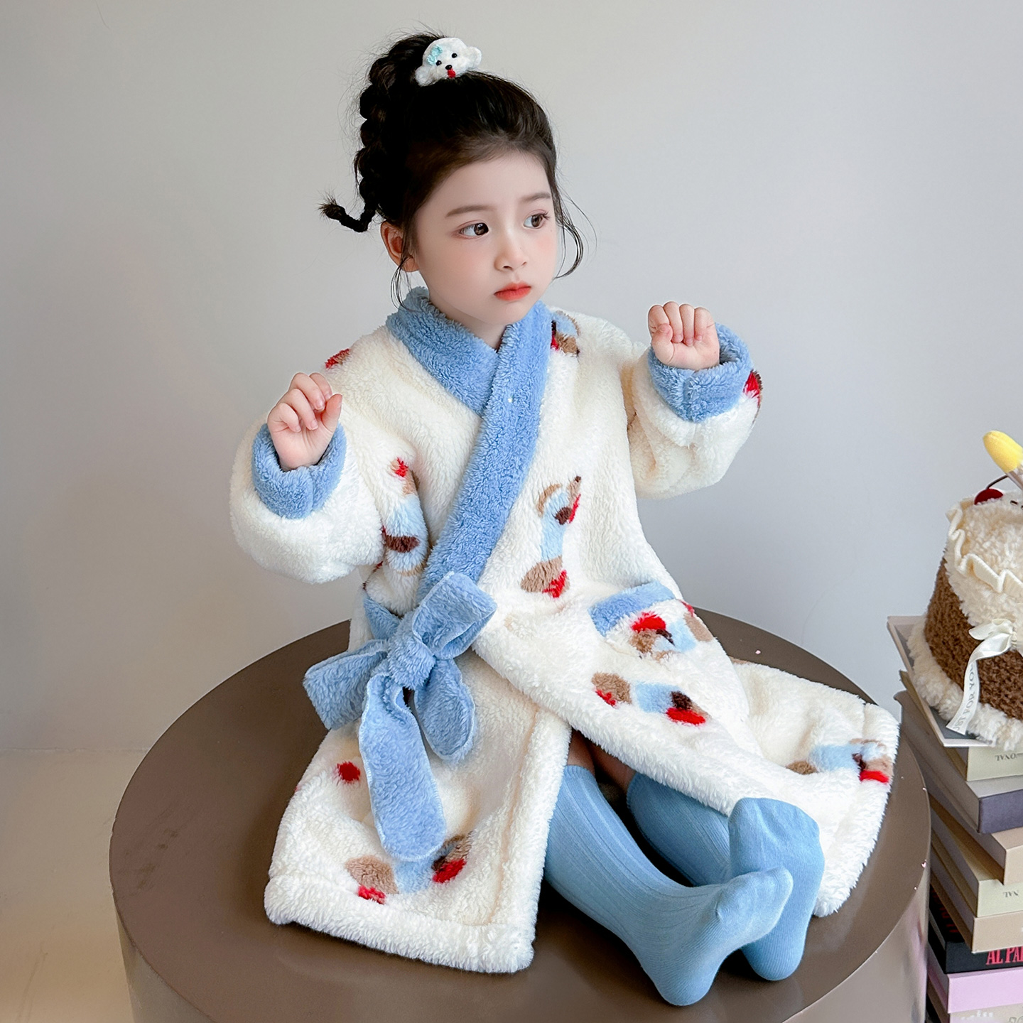 女童睡衣2025新款秋冬法兰绒女宝宝浴袍加绒款保暖珊瑚绒睡衣睡袍