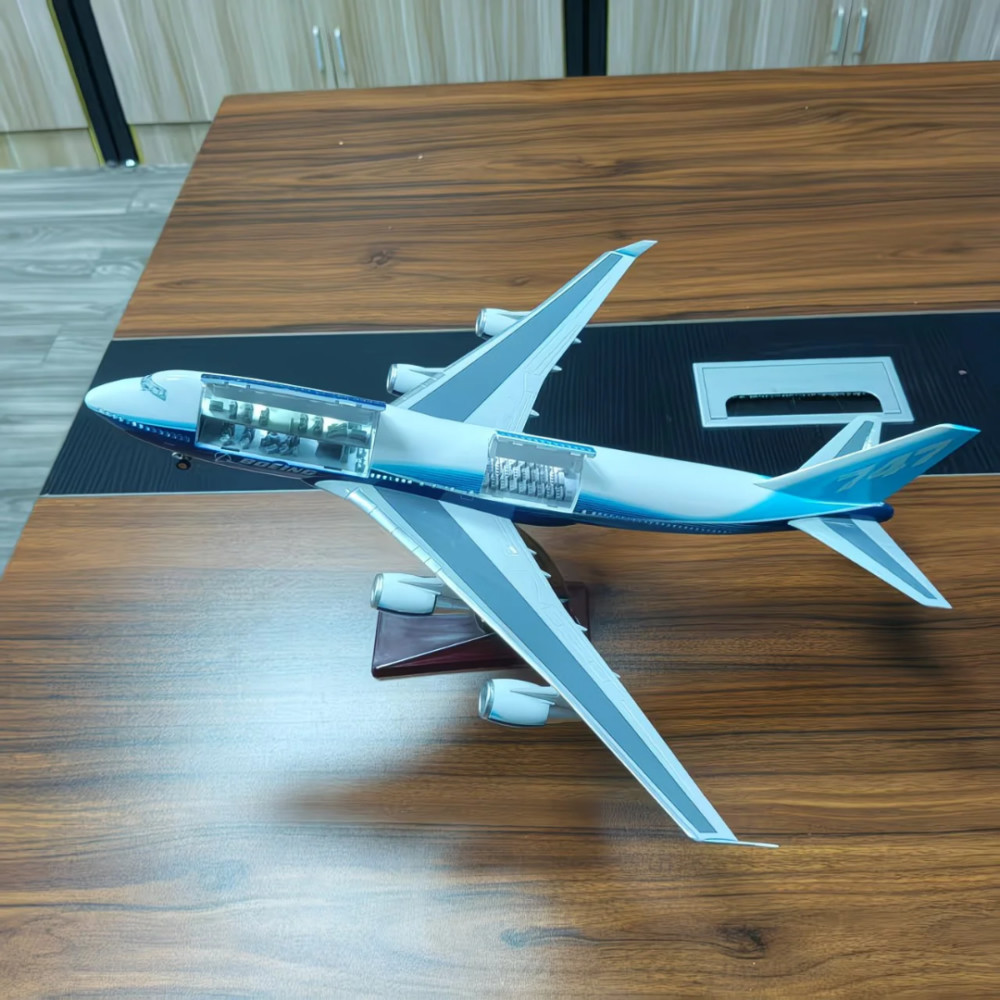 747日本战机模型飞机 波音747仿真客机双开门灯光座舱布局摆件