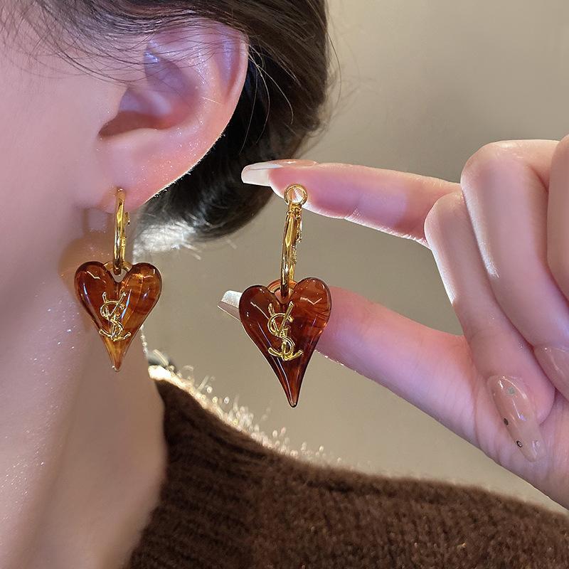 轻奢高级感爱心字母耳环