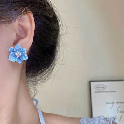 甜美风蓝色滴釉山茶花耳钉