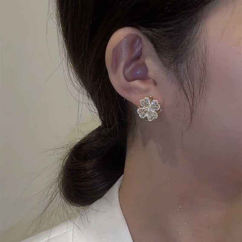 S925银针旋转四叶花精致小巧耳钉