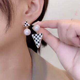 不对称黑白三角形珍珠银针耳钉女耳环复古港风独特设计感创意耳饰