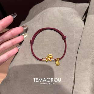 小金马红色编绳福牌吊坠手链女高级感2025新款新年本命年手饰精致