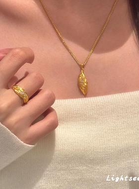 新中式金色拉丝叶片蛇骨项链复古精致小众轻奢点钻锁骨链百搭气质