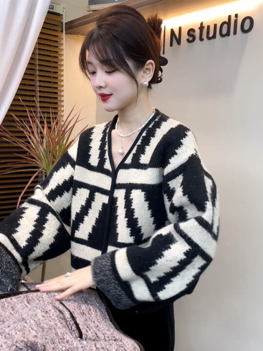 法式小众高级感撞色V领针织开衫