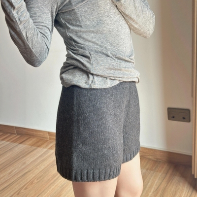 深灰色质感针织短裤女