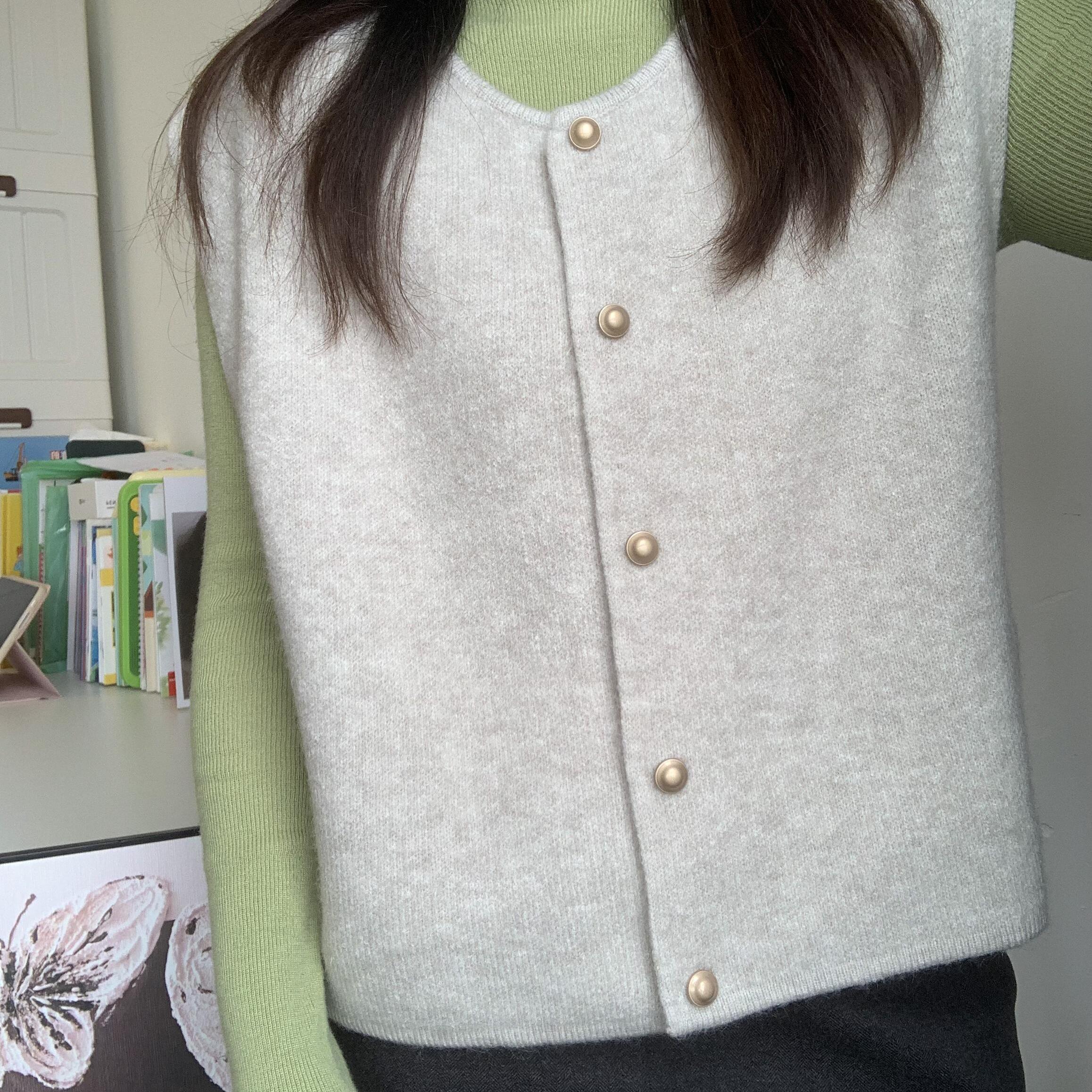 别致漂亮小个子针织马甲搭打底衫