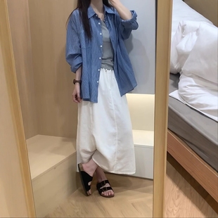 慵懒风休闲松弛感格子衬衫 女夏季 薄款 防晒上衣搭配亚麻半身裙套装