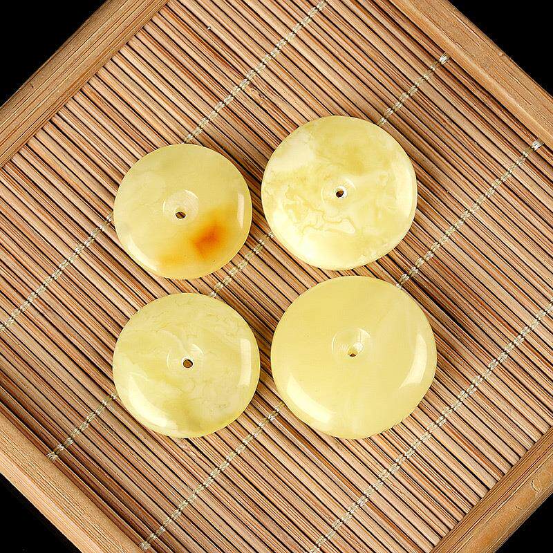 2026原矿琥珀蜜蜡鸡油黄平安扣无事牌水滴蜜蜡饼子吊坠男女款配饰