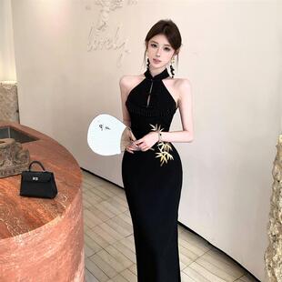 新中式 挂脖开叉a字连衣裙女 复古国风刺绣弹力旗袍连衣裙黑色无袖