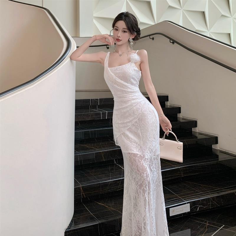 高级感不规则蕾丝拼接长款白色包臀裙法式气质无袖修身显瘦连衣裙