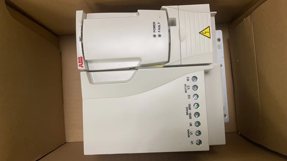 ACS355-03E-12A5-4 箱子没内托 全新原装ABB变频器 5.5KW