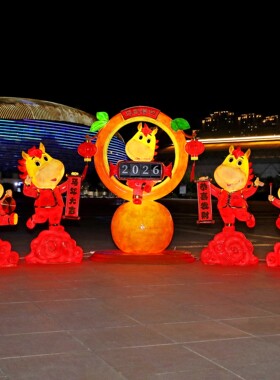 2026新年马雕塑卡通春节发光吉祥物商场广场景区互动打卡装饰摆件